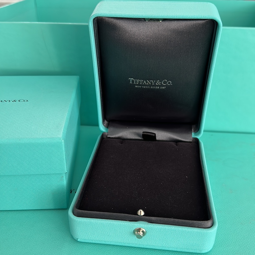 New Tiffany  Co Large Blue Leather Necklace Empty Presentation Jewelry Box